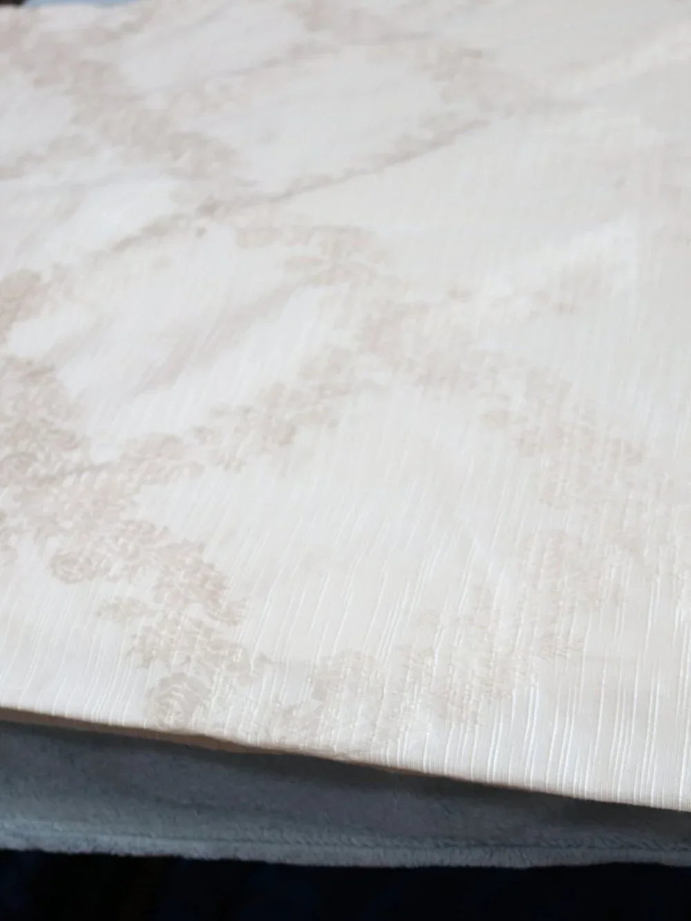 Kohls cream patterned 114x116 tablecloth.